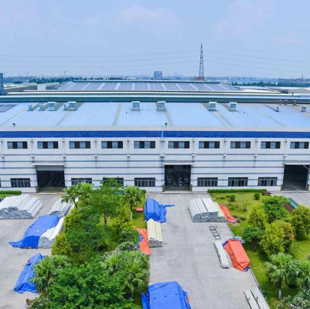 Piezas de maquinaria de construcción. Piezas de maquinaria de construcción.