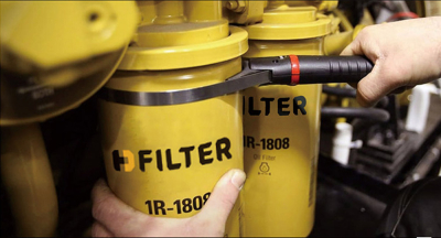 Comparación de materiales filtrantes, filtros de bajo costo, filtros de rango medio, filtros premium, eficiencia de filtración, filtros para maquinaria, excavadoras, cargadoras, topadoras, camiones, tipos de medios filtrantes, filtros de celulosa, filtros sintéticos, filtros de microvidrio, equipos de uso pesado , sistemas hidráulicos, protección del motor, entorno operativo, análisis de costos del ciclo de vida.